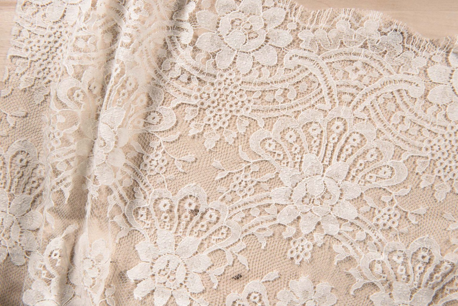 dentelle de calais caudry Andralys Robes de mariée sur mesure Bordeaux Paris
